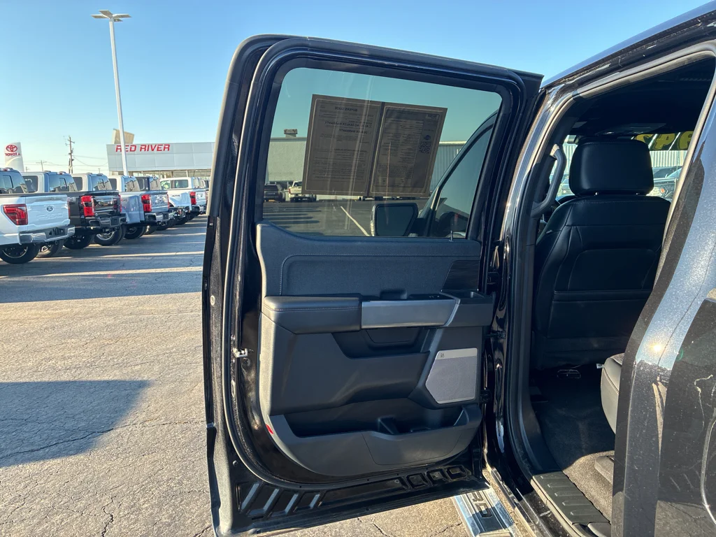 Used 2024 Agate Black Metallic Ford LARIAT image 19