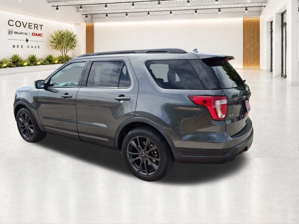 Used 2018 Gray Ford XLT image 9