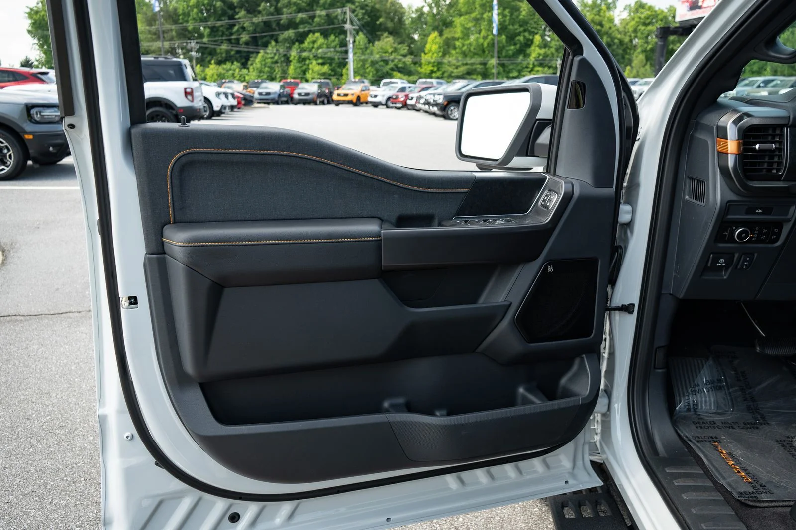 New 2026 White Ford Tremor image 33