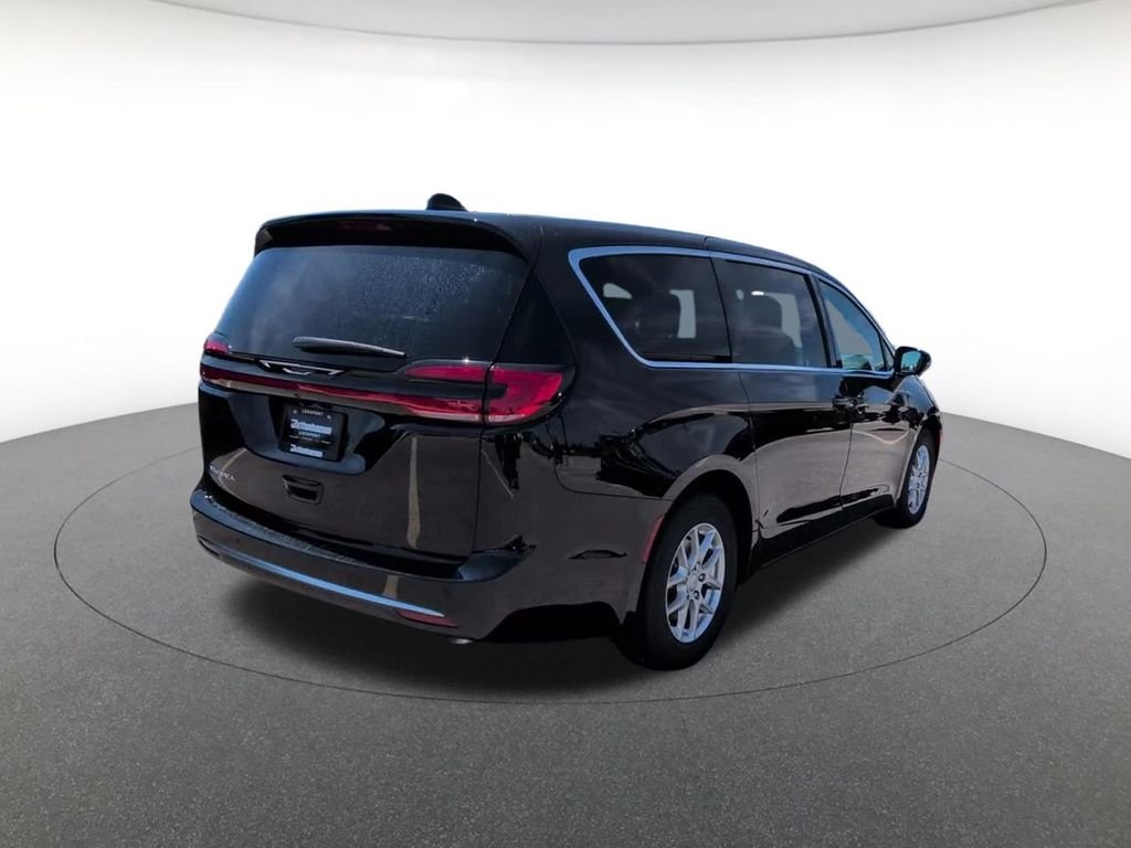 New 2027 Diamond Black Crystal Pearl-Coat Exterior Paint Chrysler  image 8