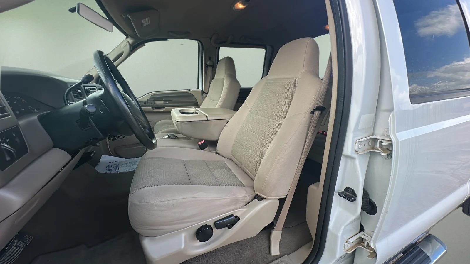 Used 2004 White Ford Lariat image 16
