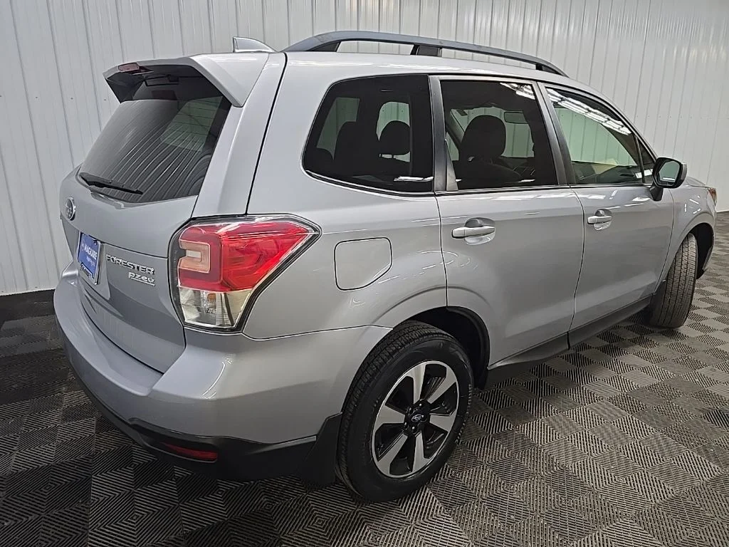 Used 2017 Ice Silver Metallic Subaru 2.5i Premium image 12