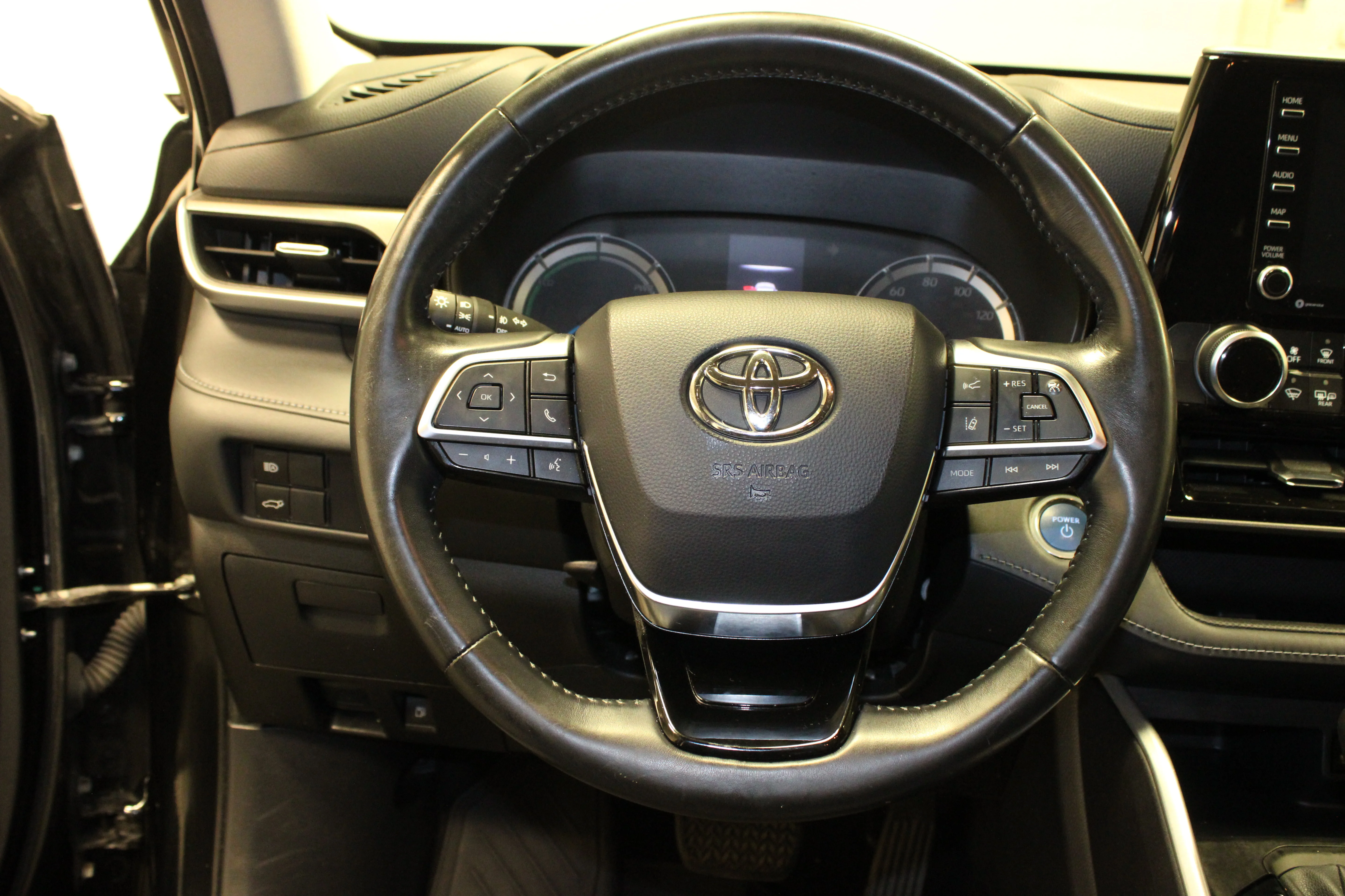 Used 2021 Midnight Black Metallic Toyota LE image 20