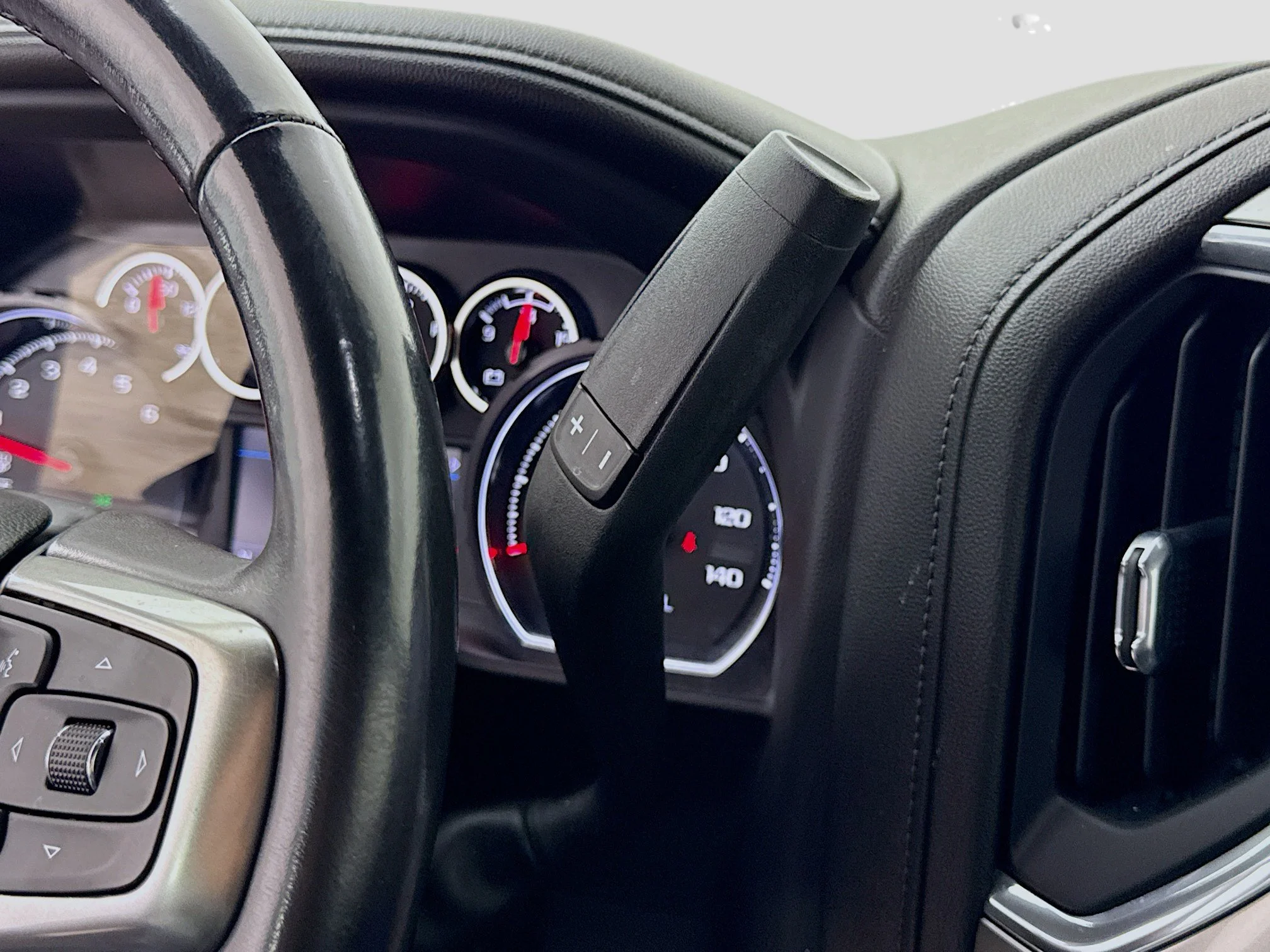 Used 2022 Iridescent Pearl Tricoat Chevrolet LTZ image 19