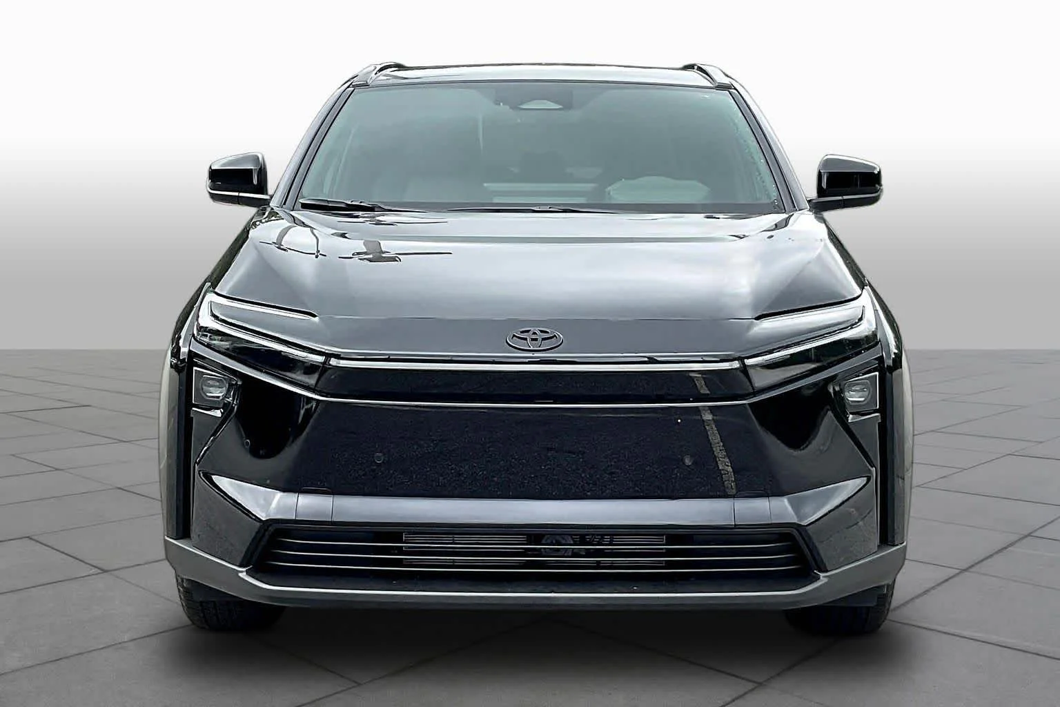 New 2026 Midnight Black Metallic Toyota XLE image 3