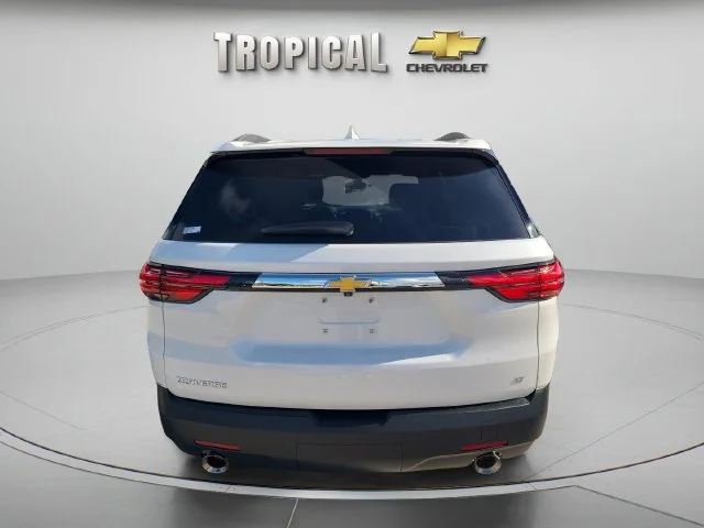 Used 2023 IRIDESCENT PEARL TRICOAT Chevrolet LT Cloth image 4