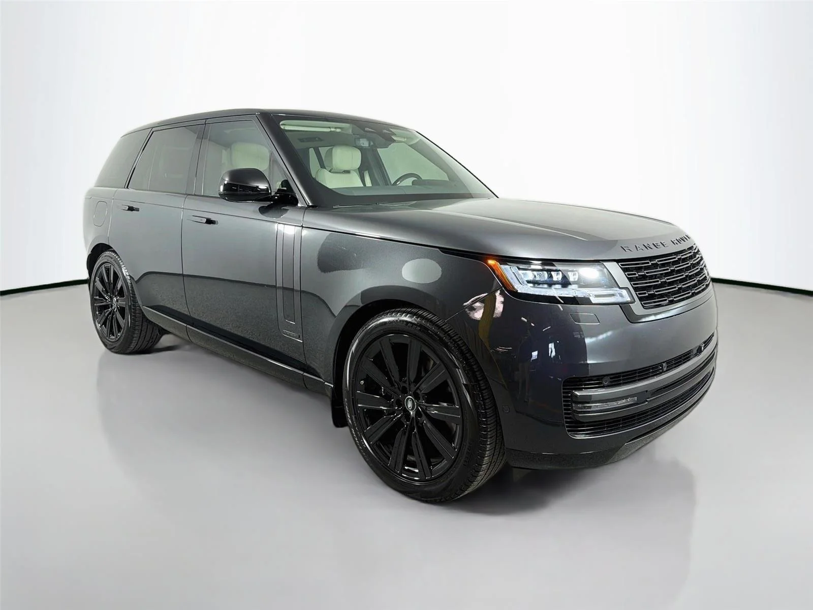 Used 2025 Carpathian Grey Land Rover P550e Autobiography image 3