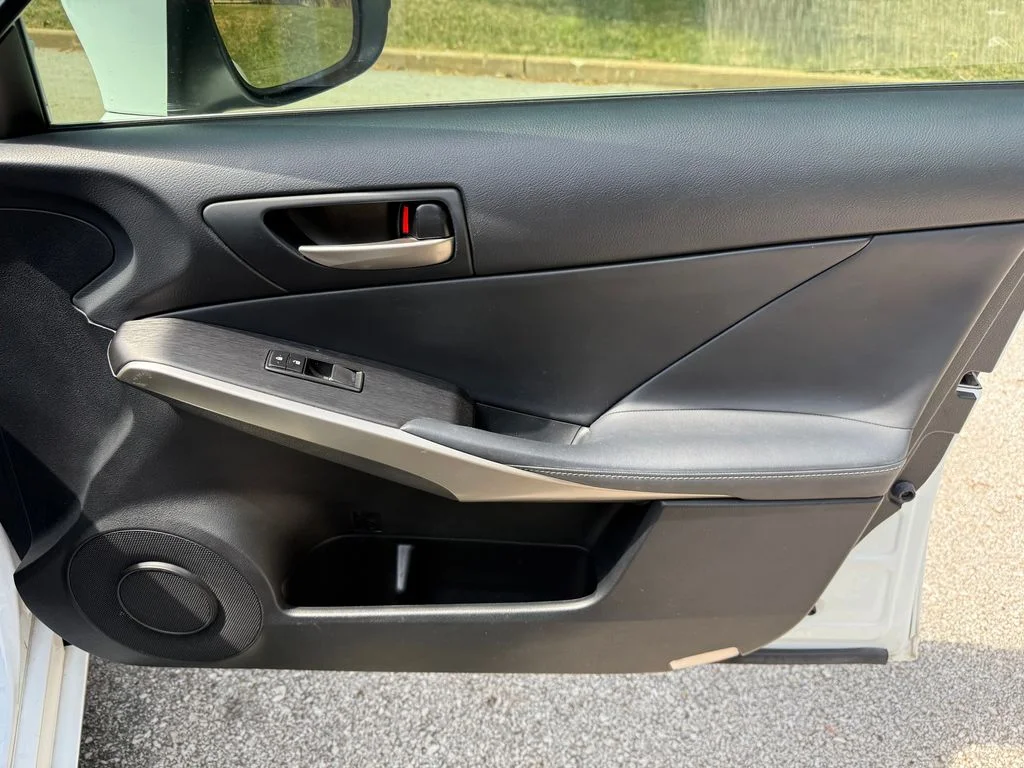 Used 2019 White Lexus 300 image 34