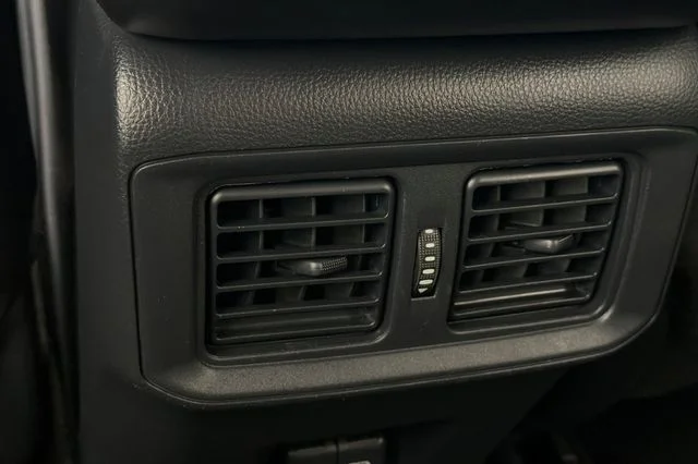 2025 Toyota RAV4 XLE - Photo 15
