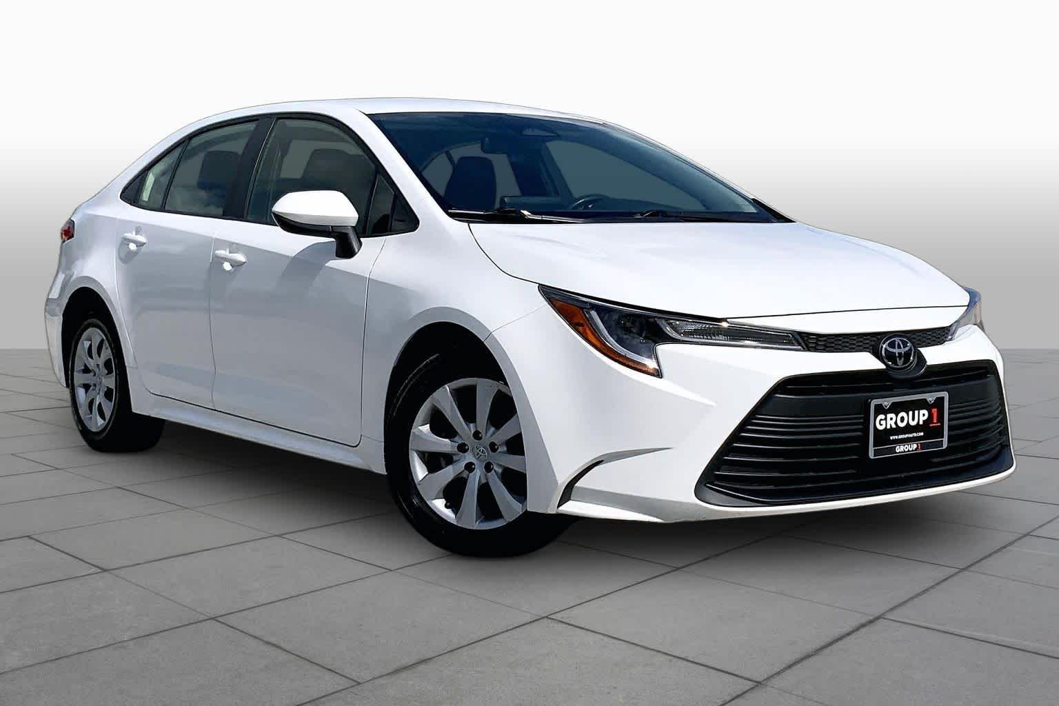 Used 2023 Ice Cap Toyota LE image 3