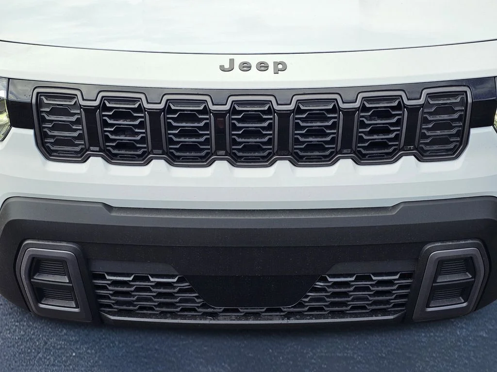 New 2026 Bright White Clear-Coat Exterior Paint Jeep Limited image 3