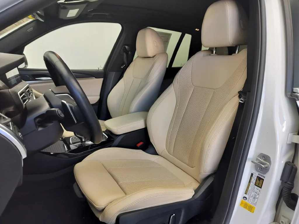 Used 2024 White BMW sDrive30i image 9