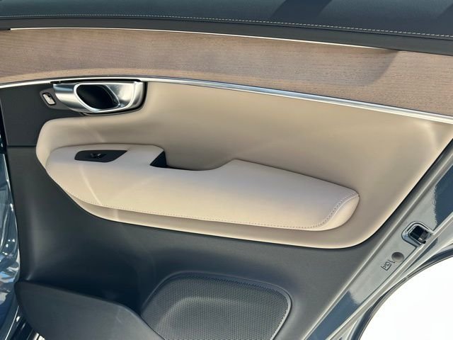 2025 Volvo XC90 Core - Photo 26
