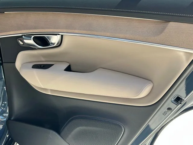 2025 Volvo XC90 Core - Photo 26