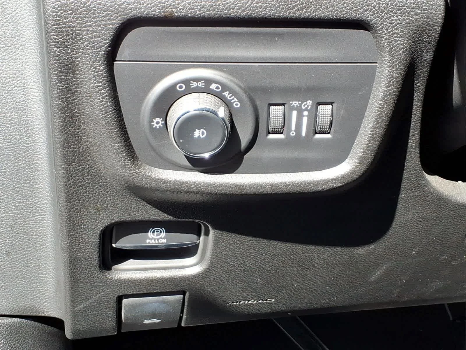 Used 2023 Rocky Mountain Pearlcoat Jeep Limited image 13