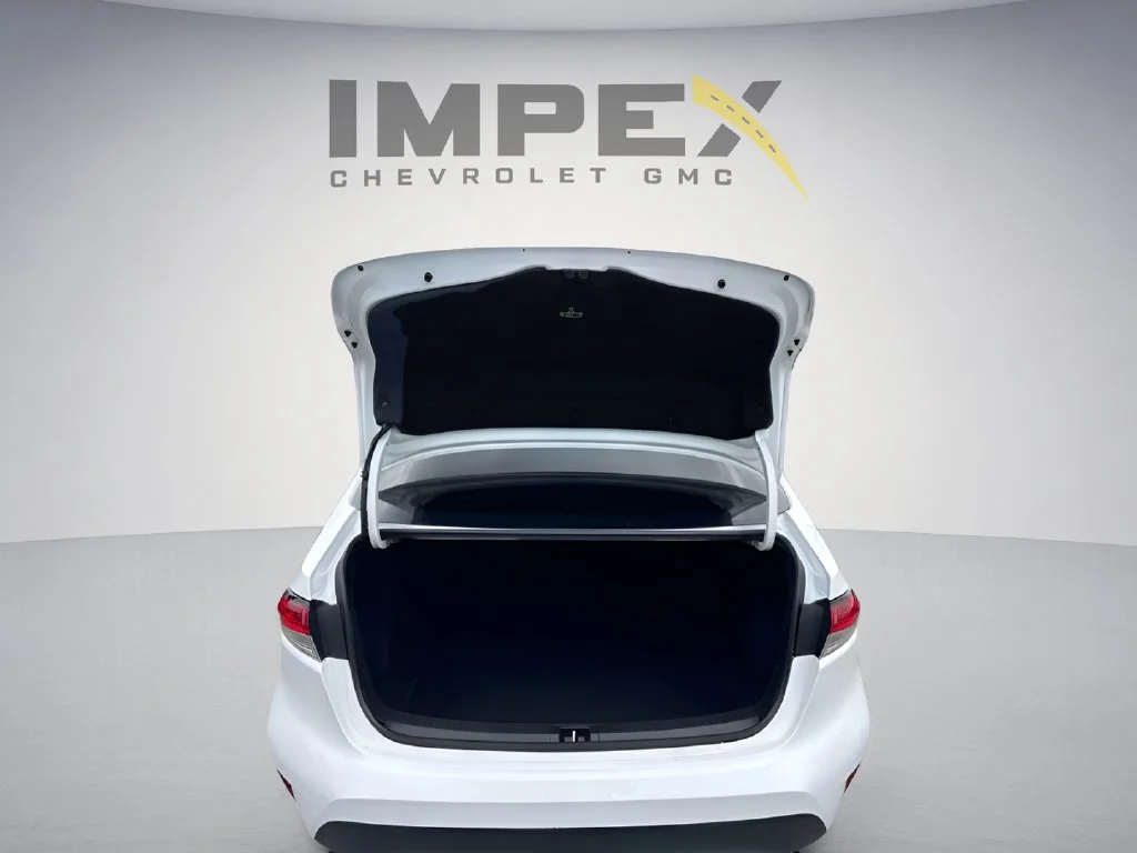 Used 2022 White Toyota LE image 5
