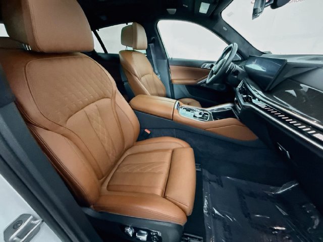 Used 2024 White Metallic BMW M60i image 30