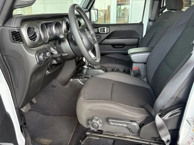 Used 2023 White Jeep Sahara image 11