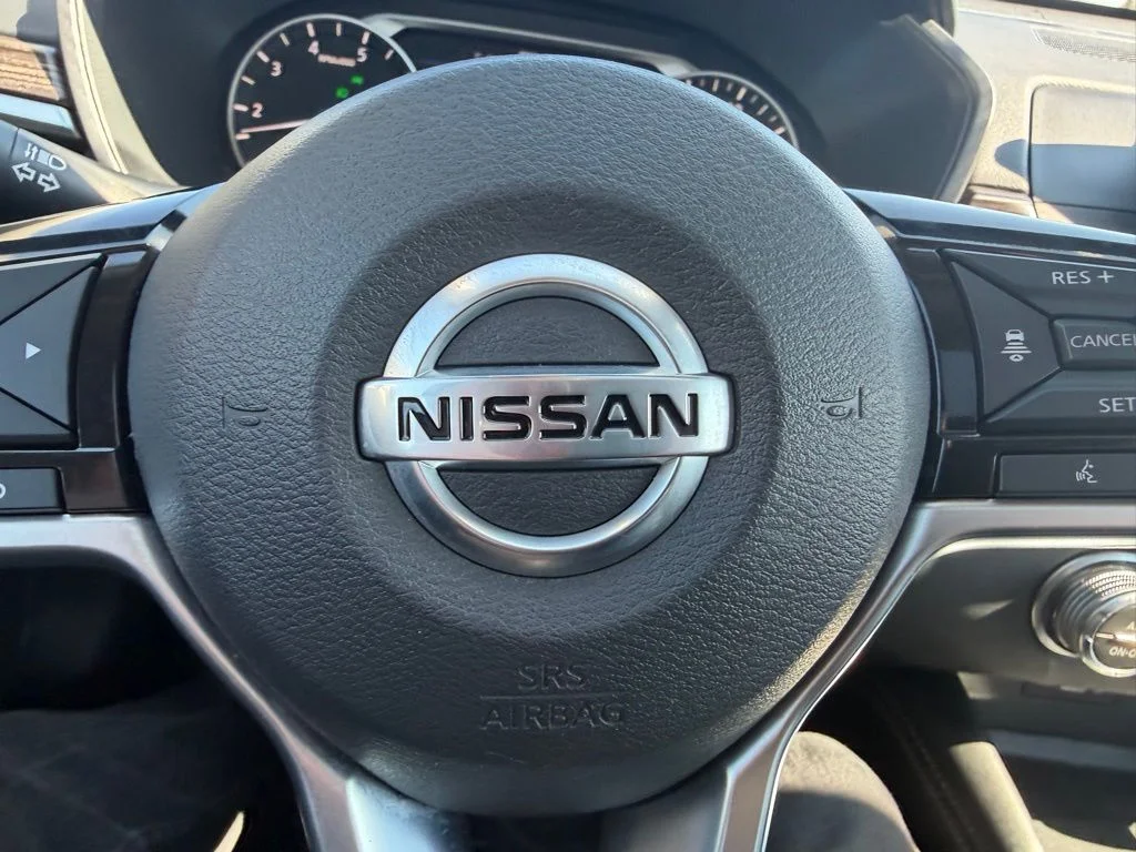 Used 2020 Blue Nissan 2.5 SL image 43