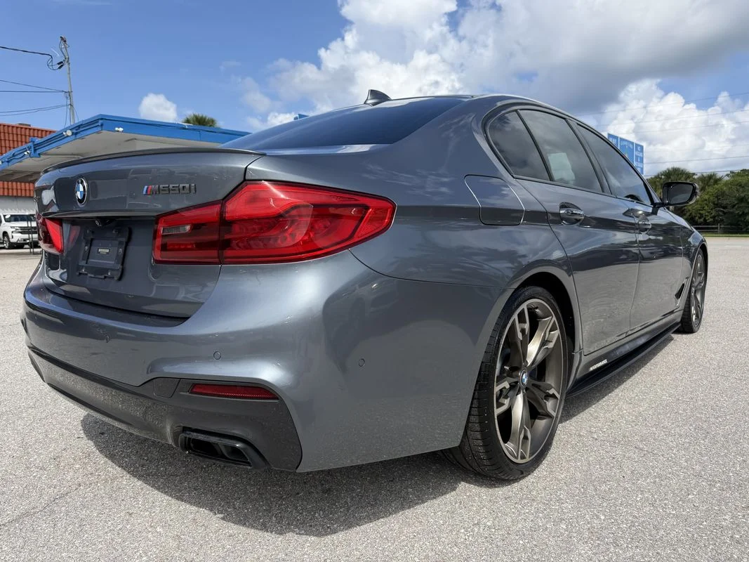Used 2018  BMW M550i xDrive image 5