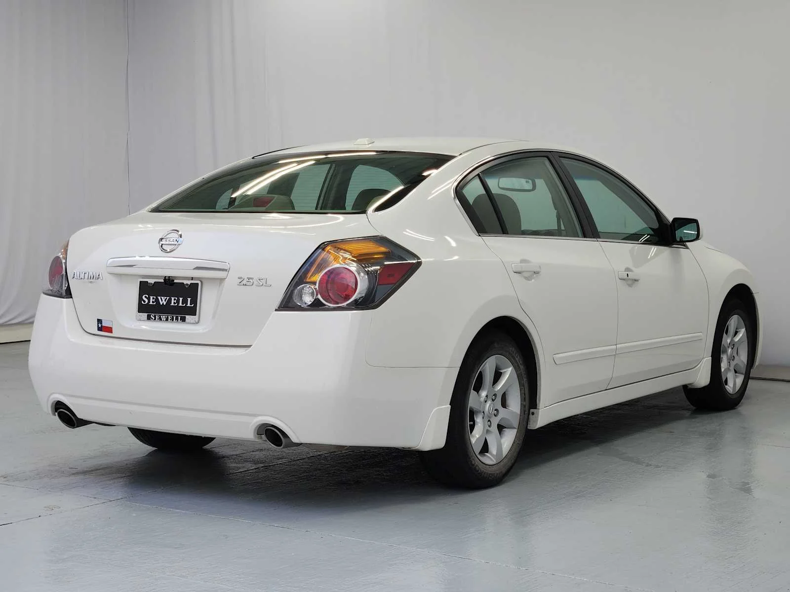 Used 2009 Winter Frost Pearl Nissan 2.5 SL image 4
