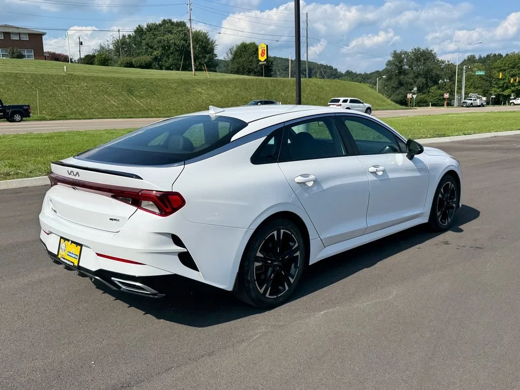Used 2024 White Kia GT-Line image 4