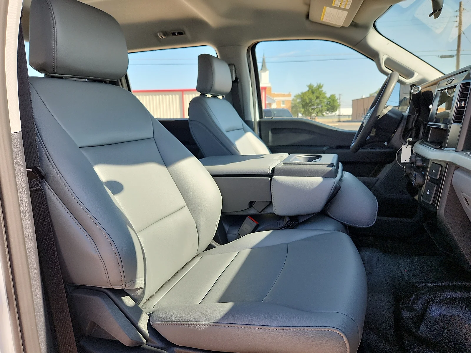 New 2026 Oxford White Ford XL image 20