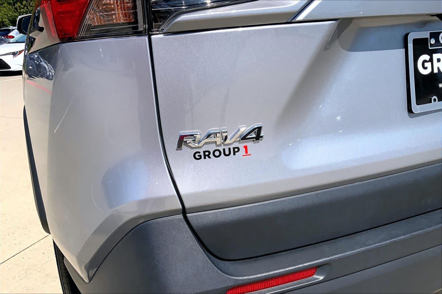Used 2025 Silver Sky Metallic Toyota XLE image 32