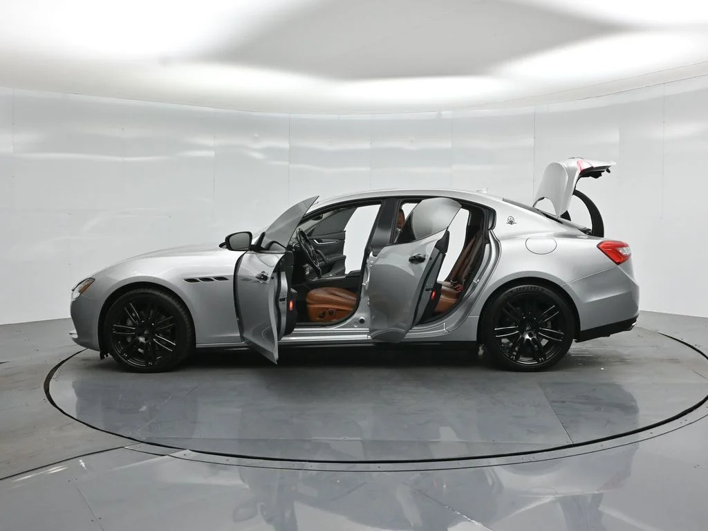 Used 2017 Silver Maserati Base image 31