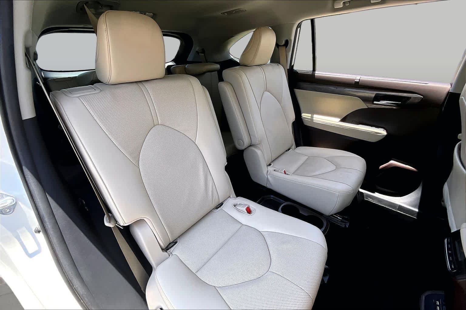 Used 2021 Blizzard Pearl Toyota Limited image 18