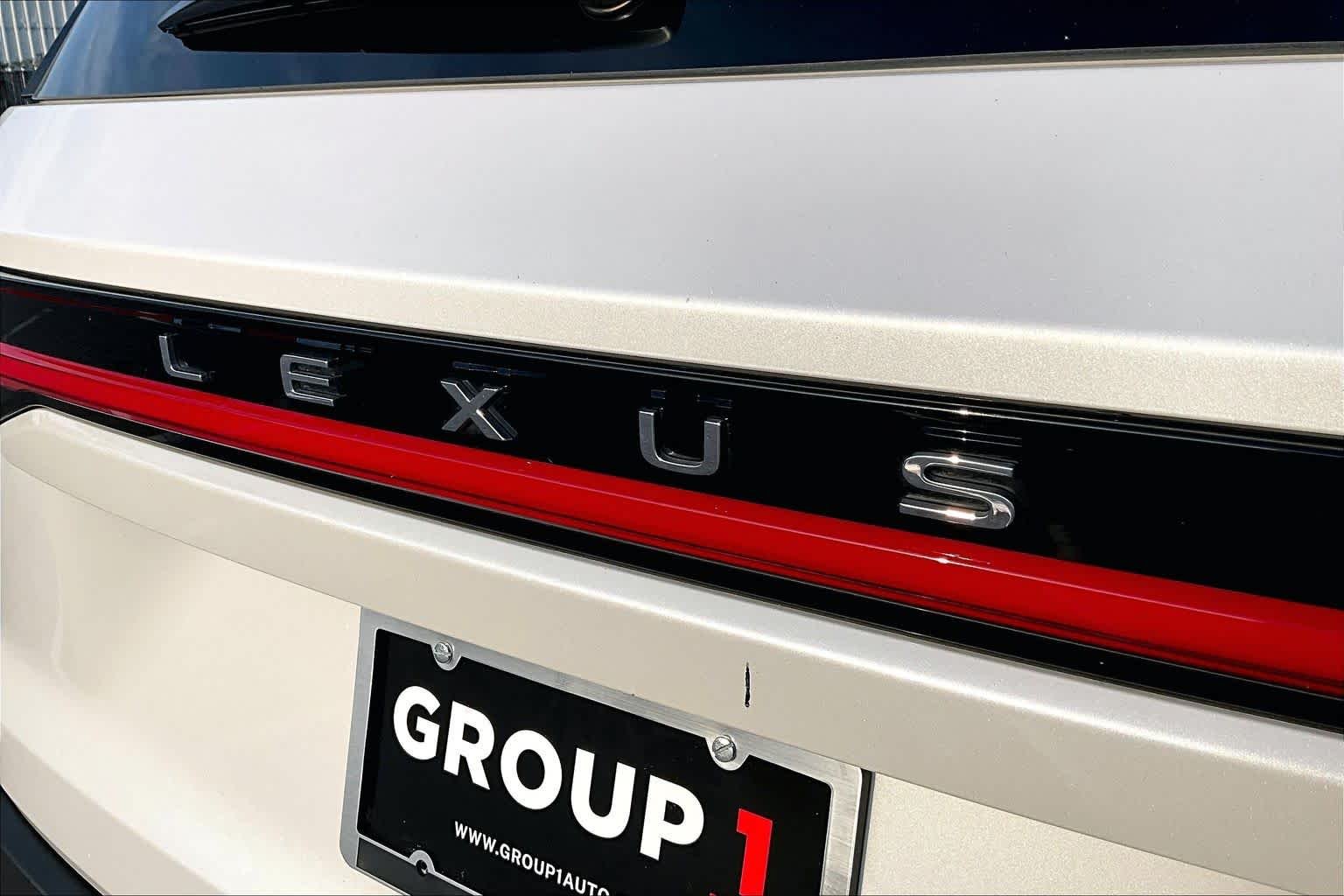 Used 2025 Wind Chill Pearl Lexus Premium image 31