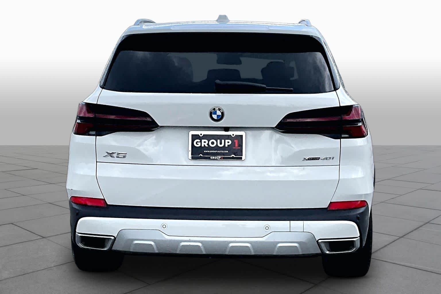 Used 2024 Alpine White BMW xDrive40i image 5