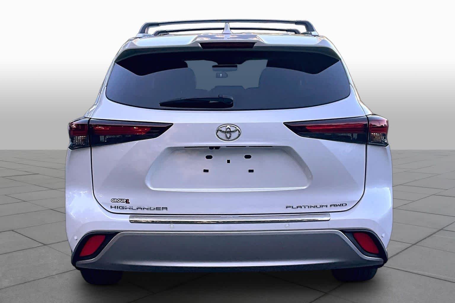 Used 2024 Wind Chill Pearl Toyota Platinum image 5