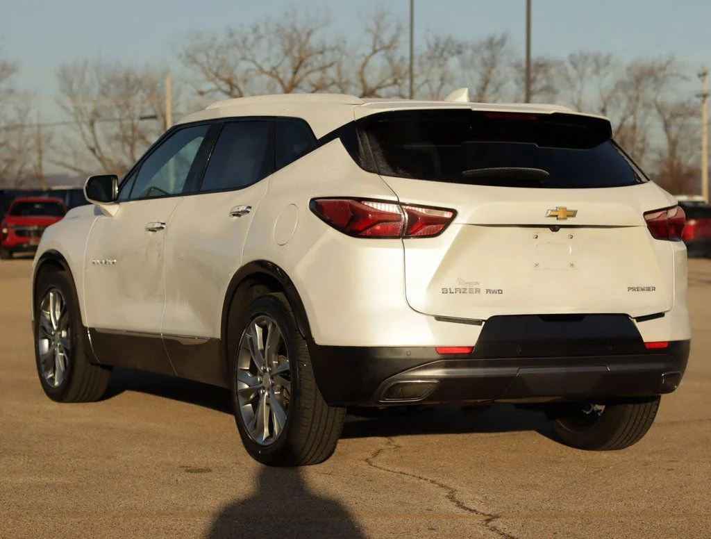 Used 2022 Iridescent Pearl Tricoat Chevrolet Premier image 5