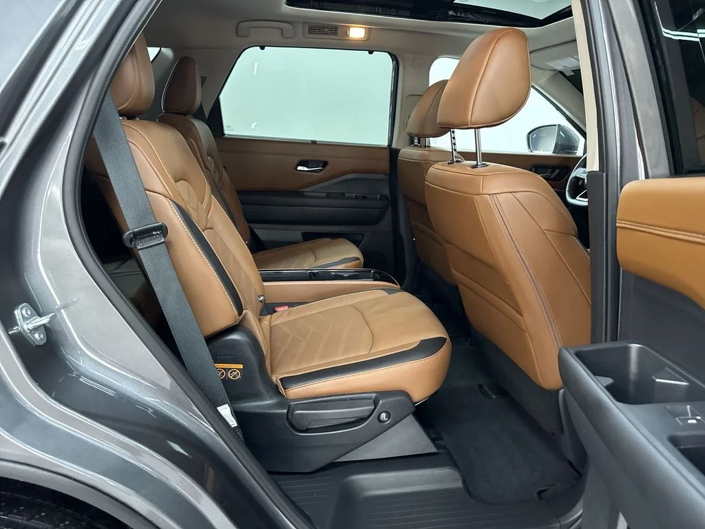 Used 2025 Gun Metallic Nissan Platinum image 17