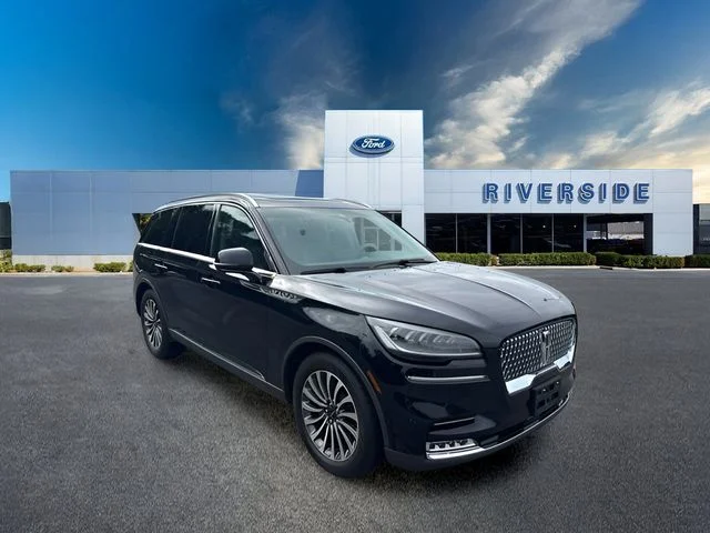 Used 2021 Black Lincoln Reserve image 1