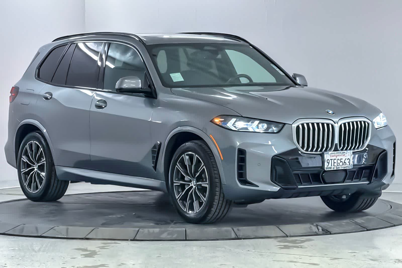 Used 2025 Gray BMW xDrive40i image 9