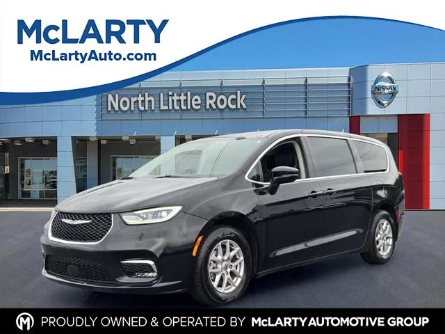 2024 Chrysler Pacifica Touring L's photo