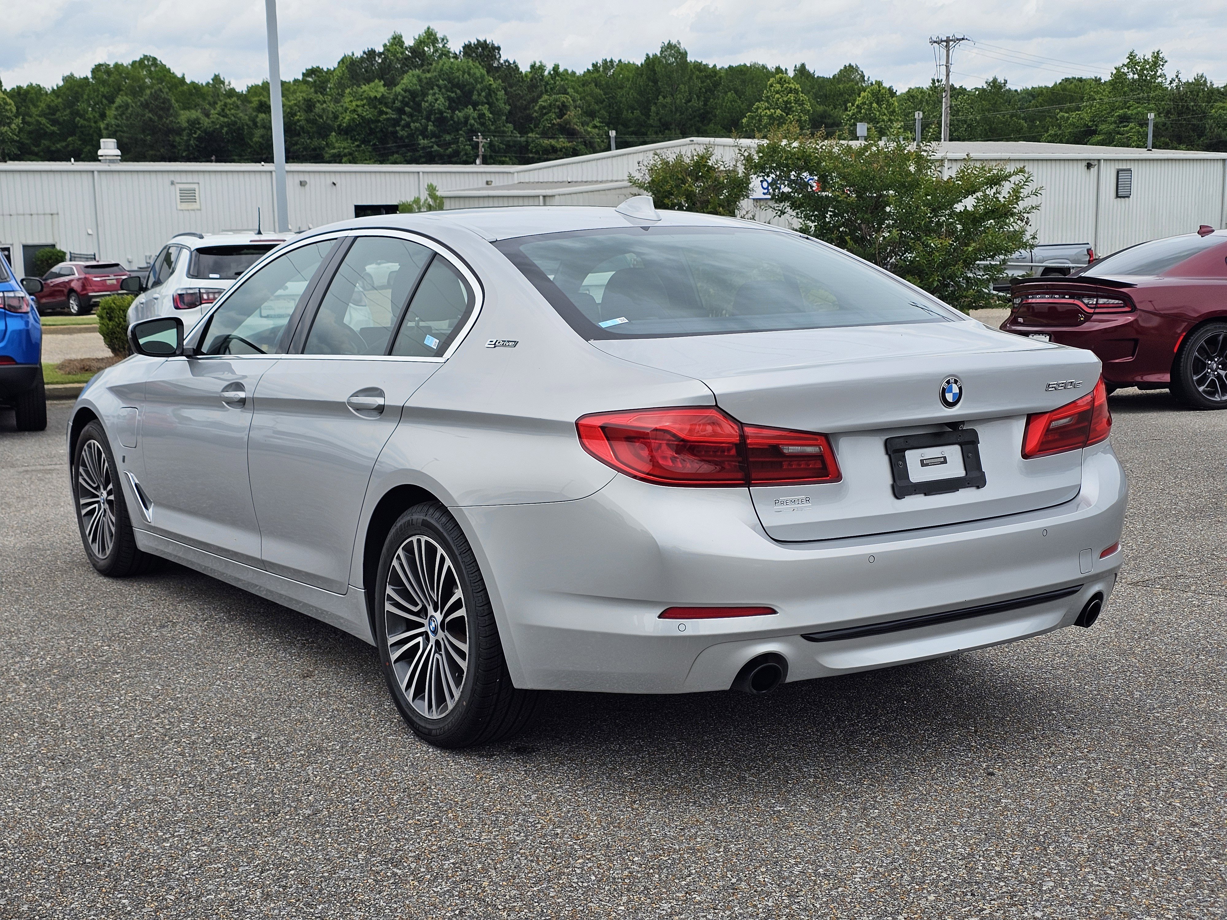 2019 BMW 5 Series 530e - Photo 11