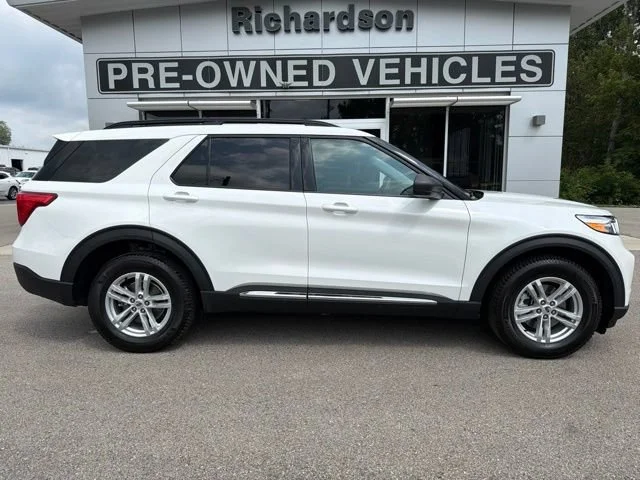 Certified Used 2022 White Ford XLT image 2