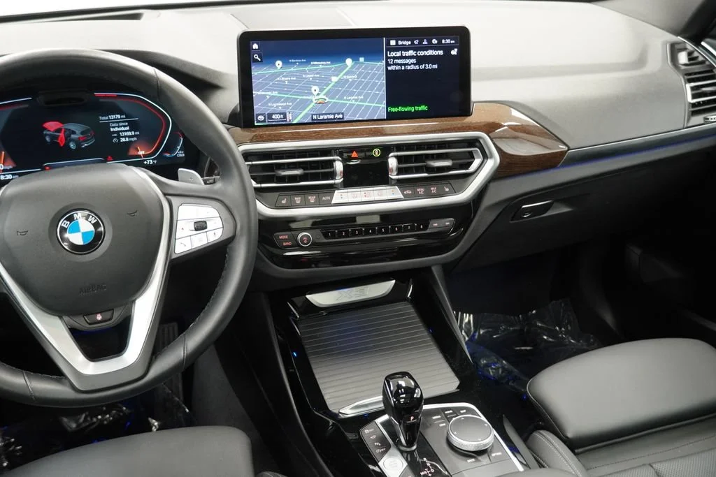Used 2024 Gray BMW xDrive30i image 15