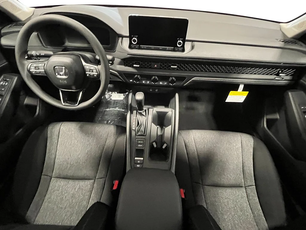 Used 2025  Honda SE image 18