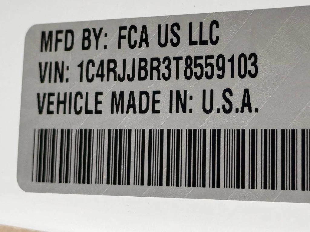 New 2026 Bright White Clear-Coat Exterior Paint Jeep Limited image 42