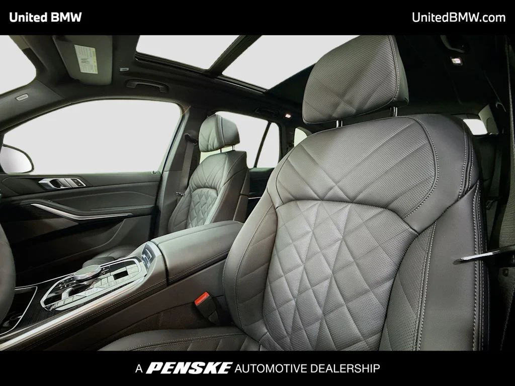 Used 2026 Skyscraper Grey Metallic BMW xDrive40i image 5