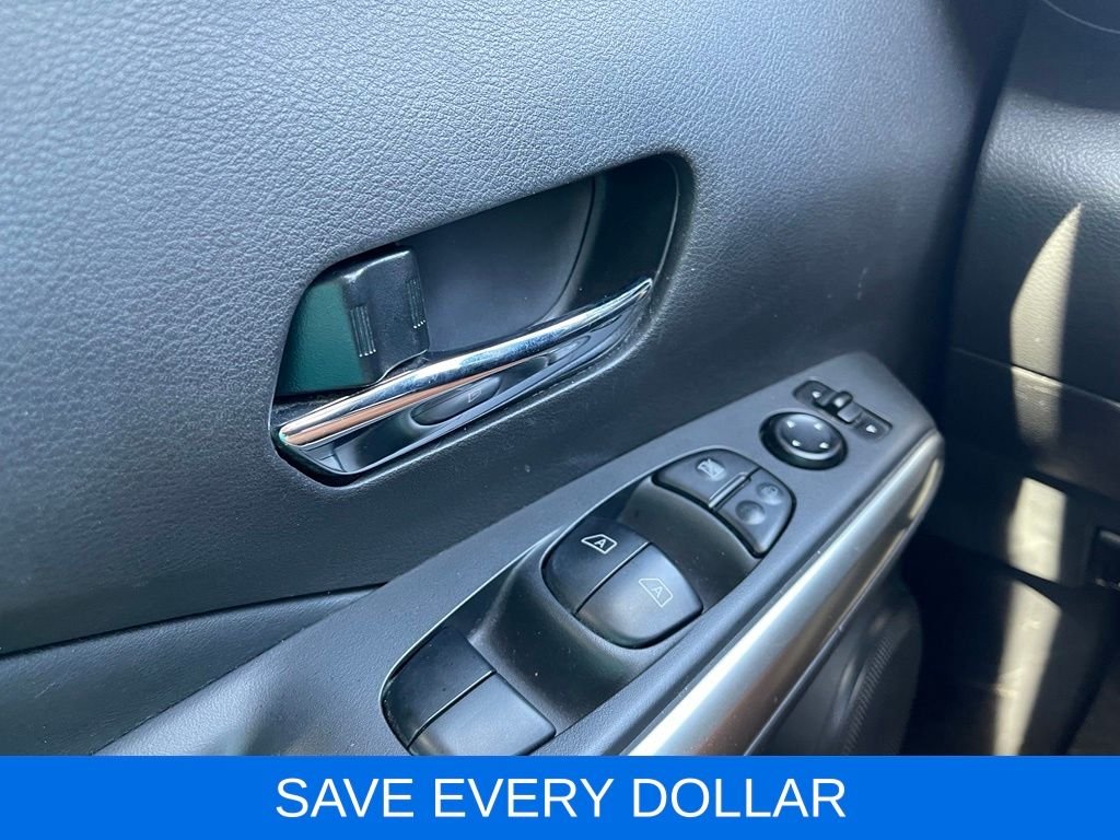 Used 2020 Orange Nissan SR image 17