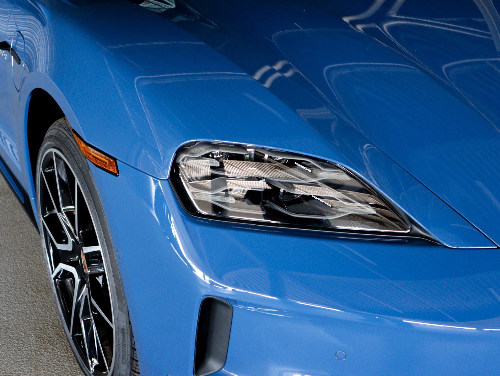 New 2026 Neptune Blue Porsche 4S image 30