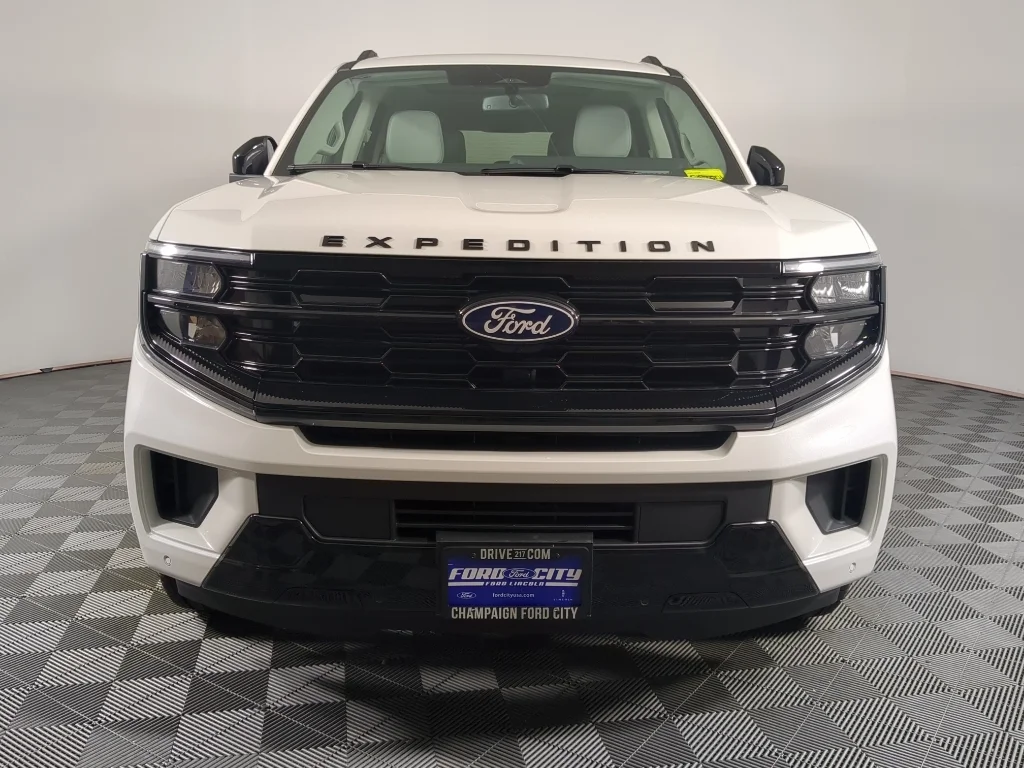 New 2027 Star White Metallic Tri-Coat Ford Platinum image 34