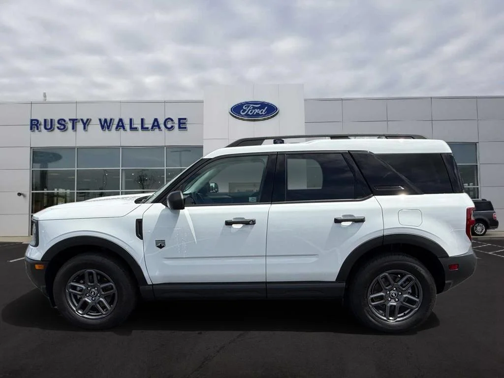 Used 2025 White Ford Big Bend image 1