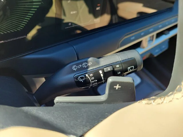 New 2027 Ivory Silver Kia EX image 25