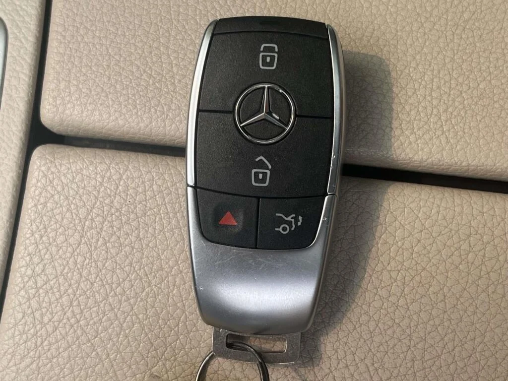 Certified Used 2023 Polar White Mercedes-Benz GLB 250 image 4